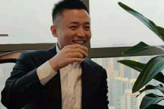 10.25张历辉:以太坊日线收口，本周高点压制关键区看哪？今日以太坊（ETH）最新行情分析及操作建议！