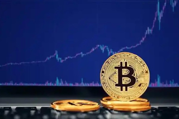 The expectation of interest rate cuts and the resonance of capital inflows have helped Bitcoin maintain a steady position at 90,000. Are the bulls ready to take off?
