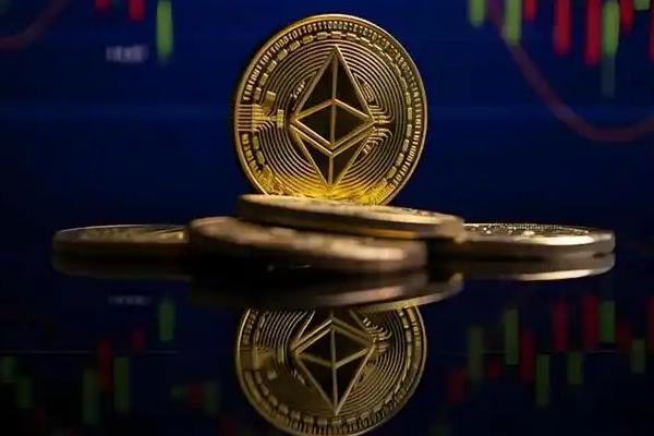 ETF frenzy + staking celebration! Ethereum stabilizes at 2900, technical golden cross ignites ecological growth.