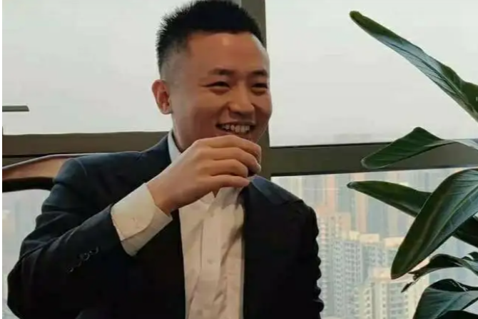 12.22张历辉：以太坊高位震荡日线中轨难突破！最新（ETH)行情解析及日内操作参考！